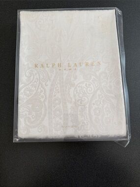 Ralph Lauren Ivory Paisley Oval Tablecloth